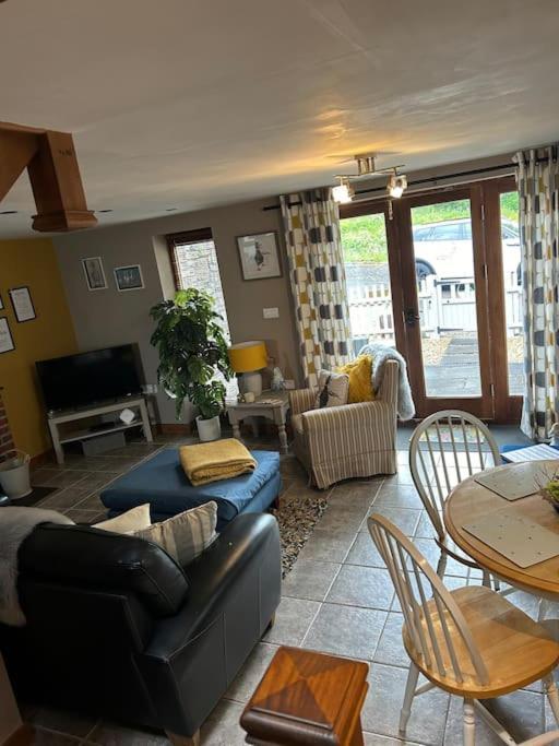 Syn Y Nant Apartamento Llangorse Exterior foto