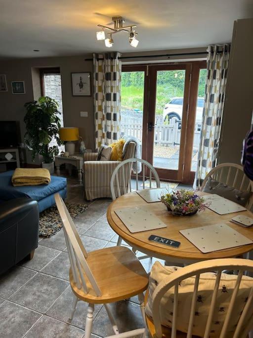Syn Y Nant Apartamento Llangorse Exterior foto